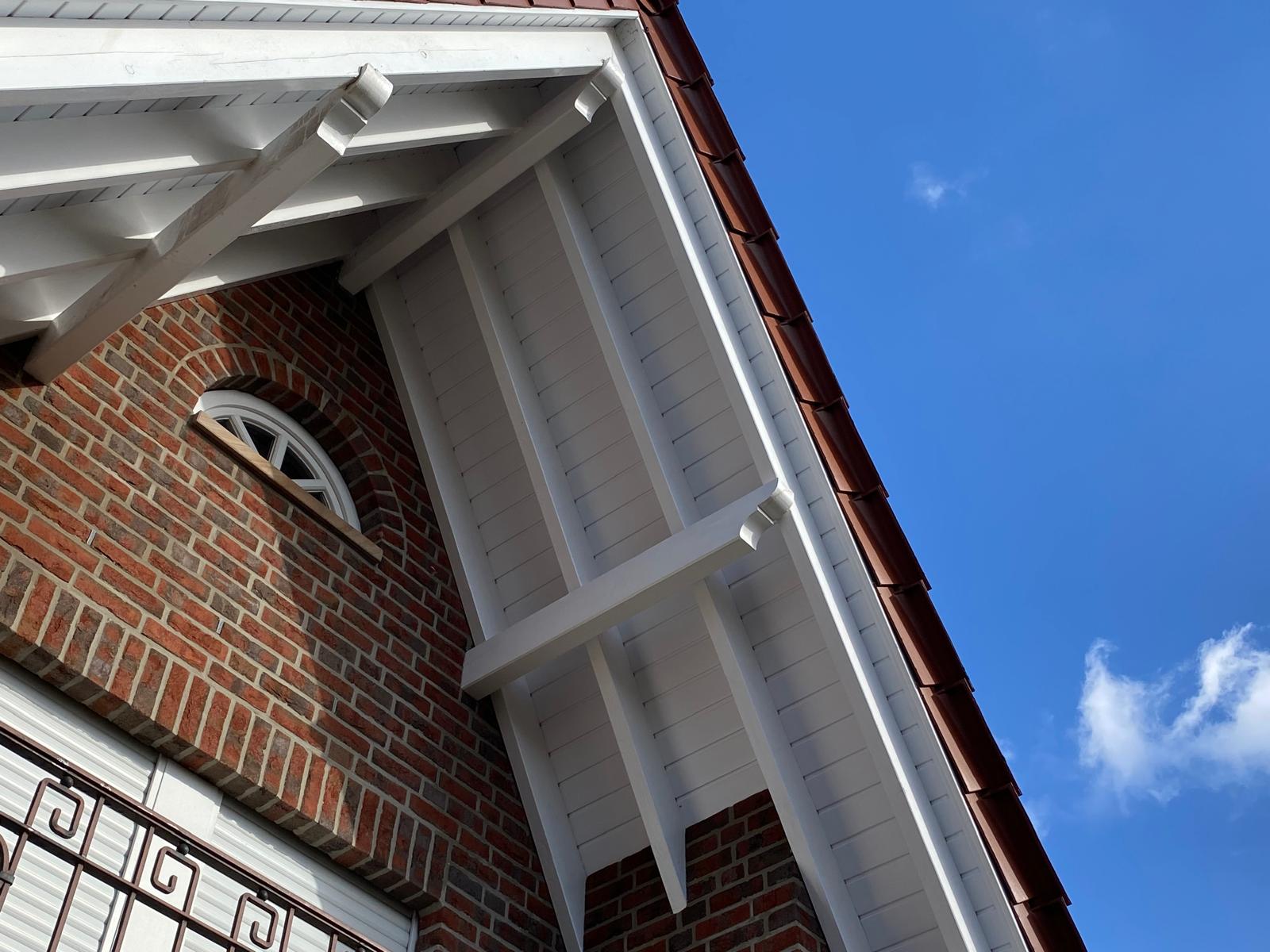 S&auml;uberung der Dachunterst&auml;nde und Dachk&auml;sten in Laxten f&uuml;r ein brillantes Gesamtbild.